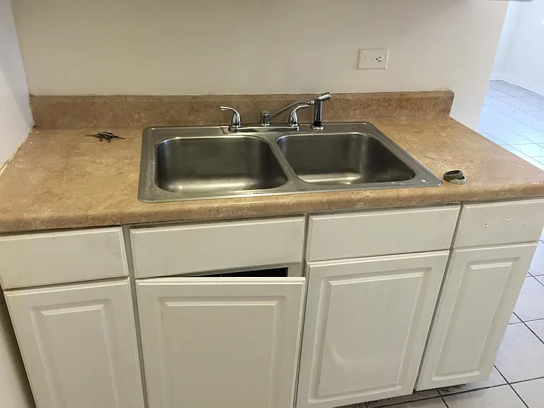 6701 S Union Ave — Photo 17