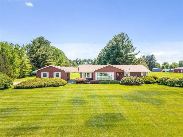 9640 Cunningham Rd, Winnebago, IL 61088