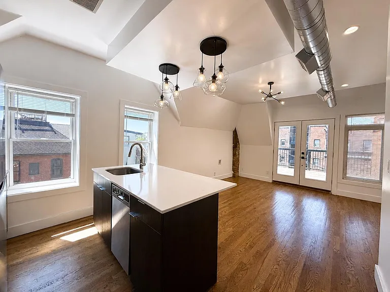 3143 Trumbull St #301 — Photo 1