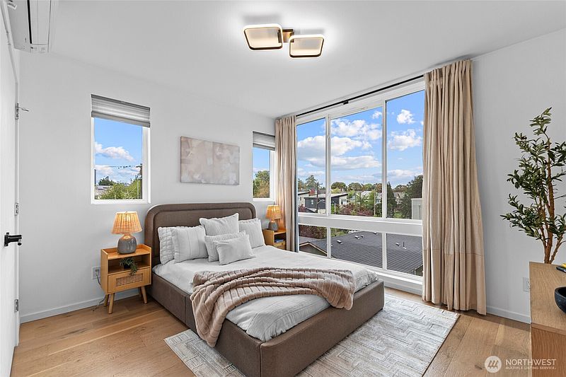 2nd image of 2612 E Yesler Way