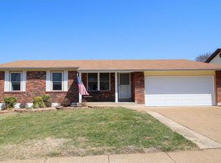5674 Sky Hill Dr, Saint Louis, MO 63129