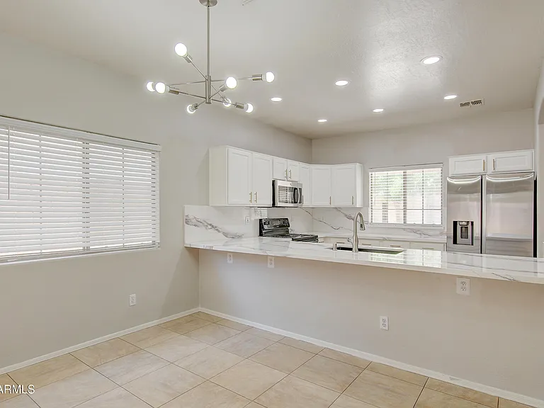 2043 N Holguin Way — Photo 6