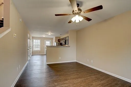 250 Fairview Ln #D — Photo 4