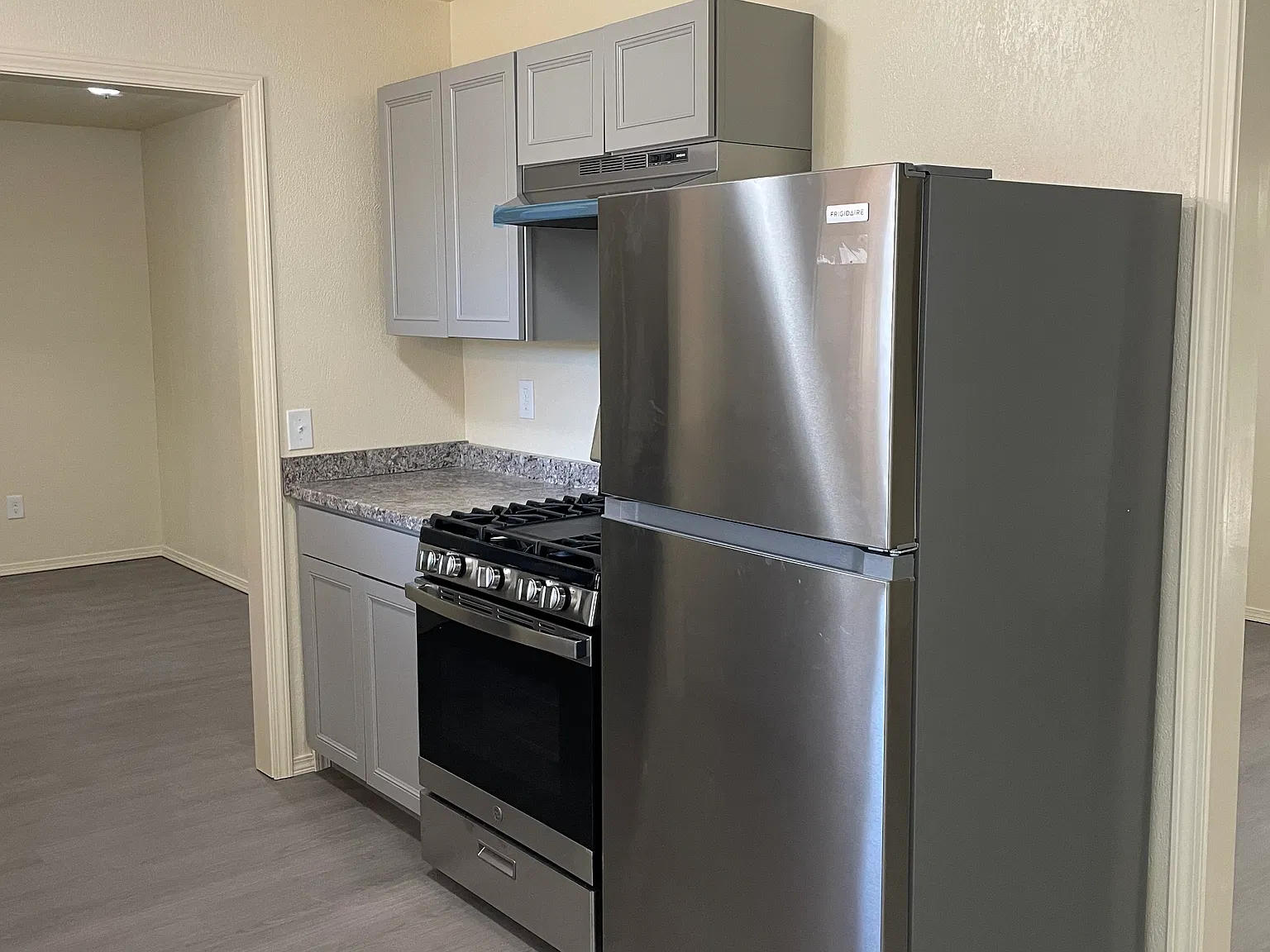 3 bed, 1076 sqft, $1,325 — Photo 3