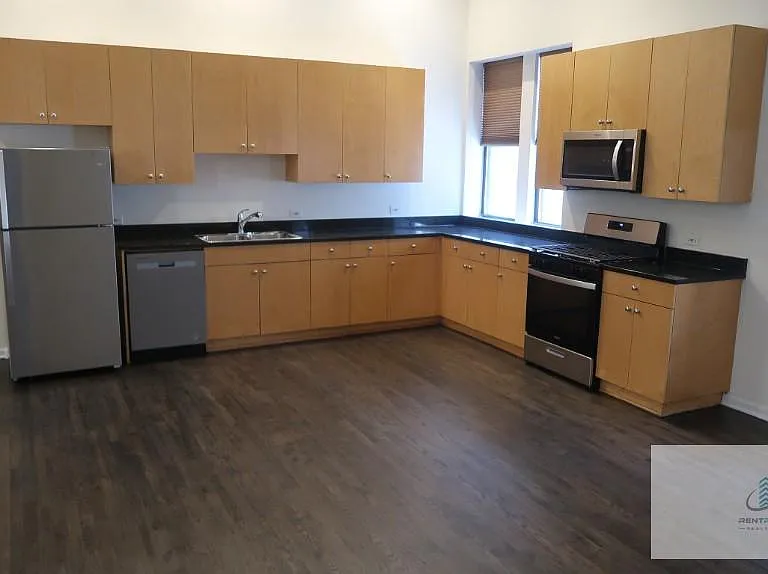 1260 N Greenview Ave #1R — Photo 5