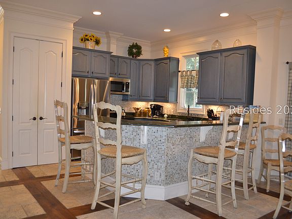 2nd image of 32 Corrine Ln