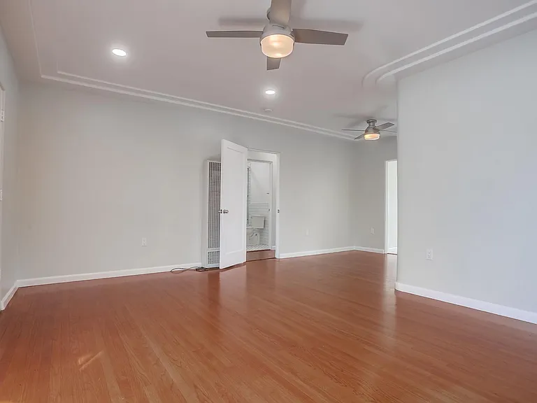 527 Westbourne St — Photo 7