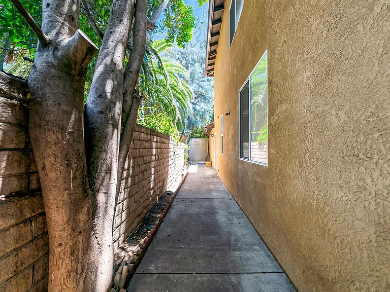 19316 Lavi Ct — Photo 92
