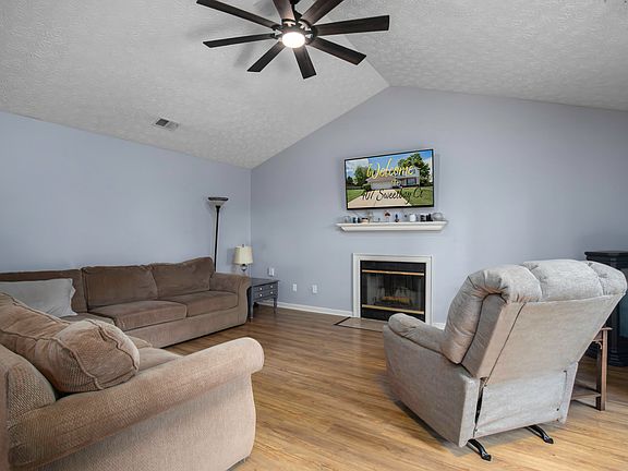 3rd image of 407 Sweetbay Ct
