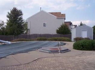 1 Warwick Ct, Lake In The Hills, IL 60156