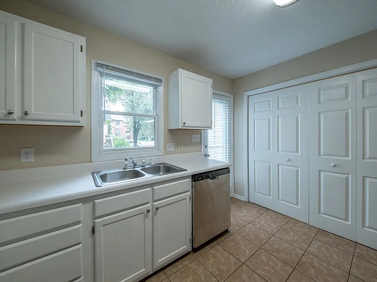 604 Spring Garden St — Photo 5