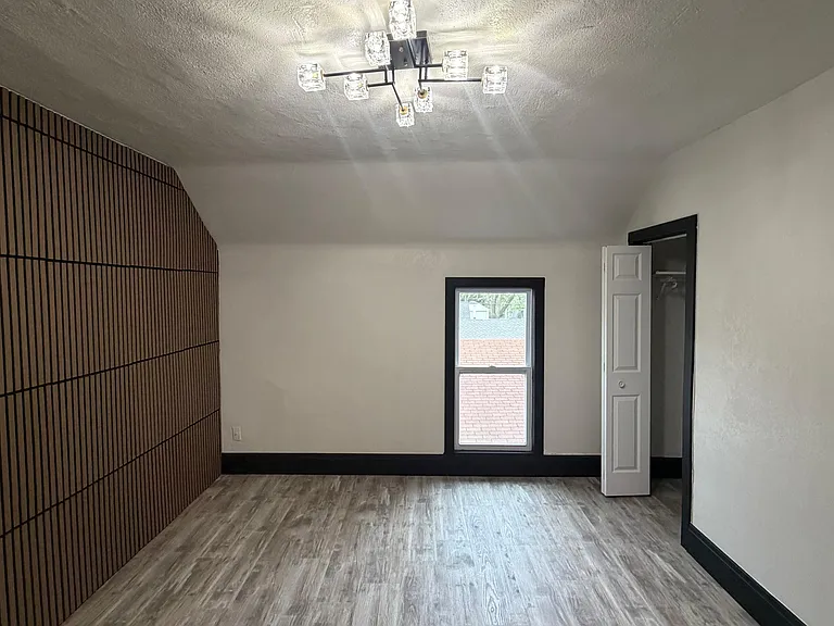303 S Erie St — Photo 17