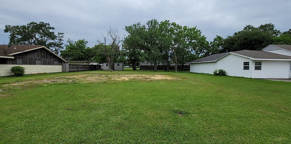 2nd image of 2126 5th St