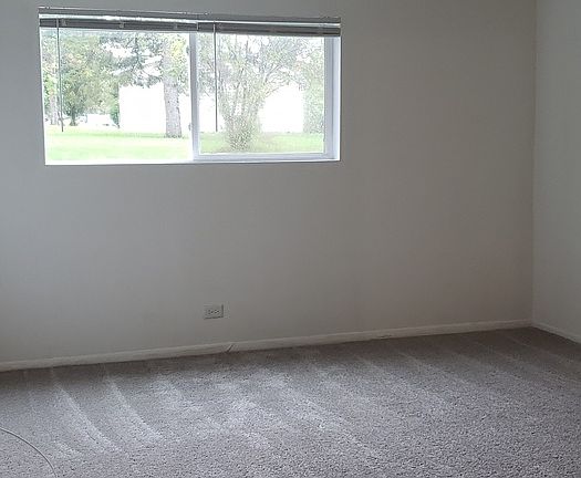 5th image of 2940 Wellington Ave APT 208