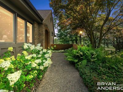 696 Cascade Hills Holw SE, Grand Rapids, MI, 49546