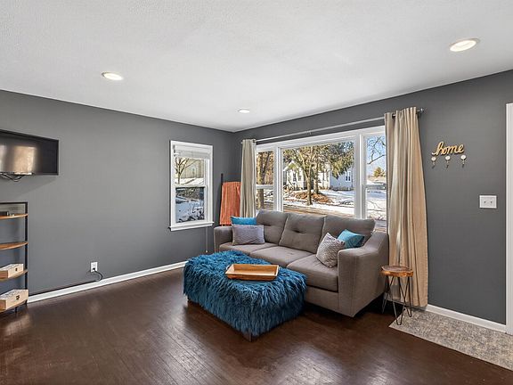 3rd image of 1032 Margaret St