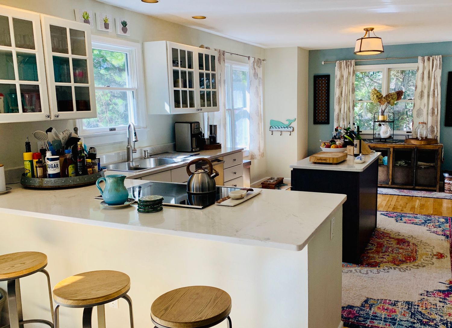  Huge kitchen with bar seating