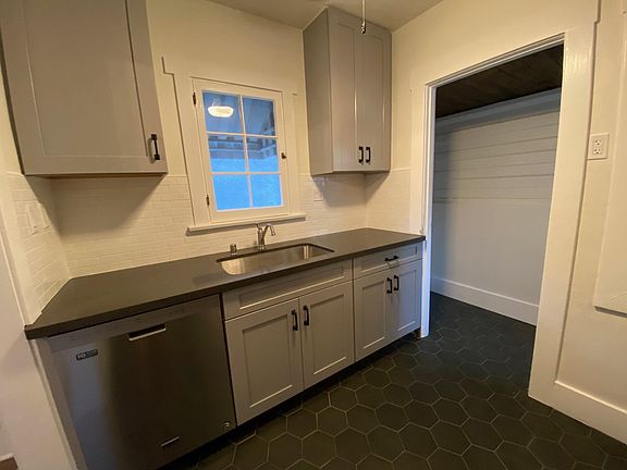 5th image of 5951 Chula Vista Way