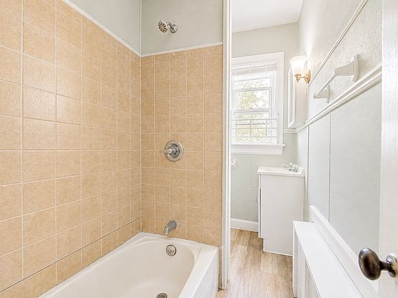 5th image of 112 Garden St #2