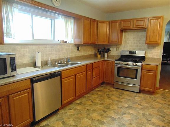 5th image of 3505 Lakeview Blvd