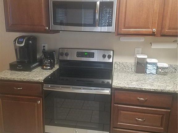 3rd image of 7234 Orpine Dr N