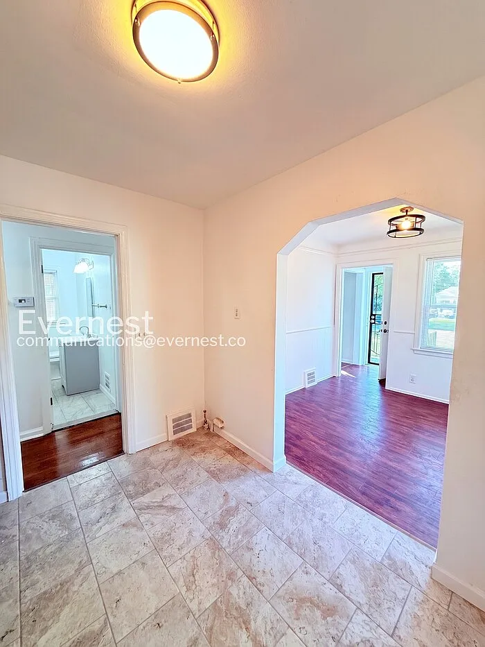 3 bed, 2.0 bath, 1008 sqft, $1,495 — Photo 3