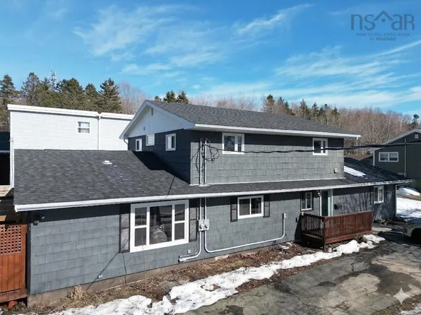 123 Mount Edward Rd, Dartmouth, NS B2W 3L1