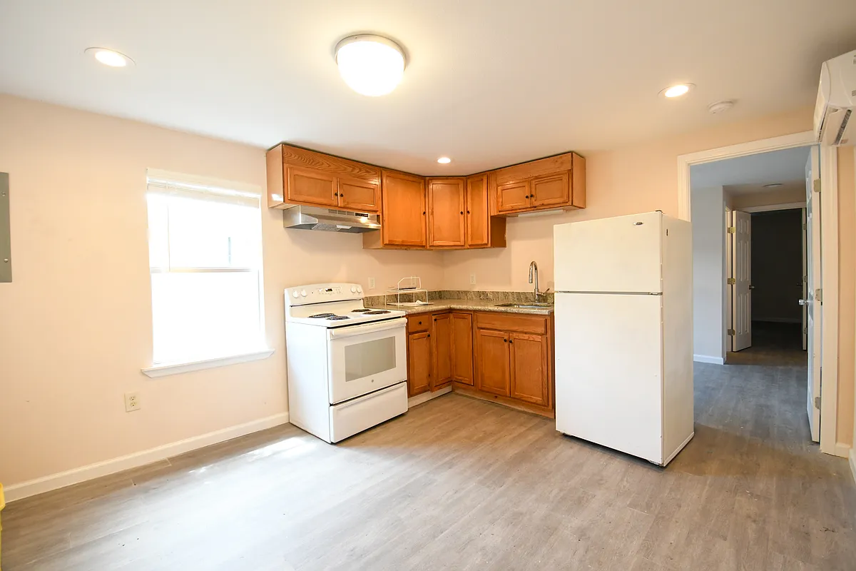 Building Photo - 425 W 29th Ave
