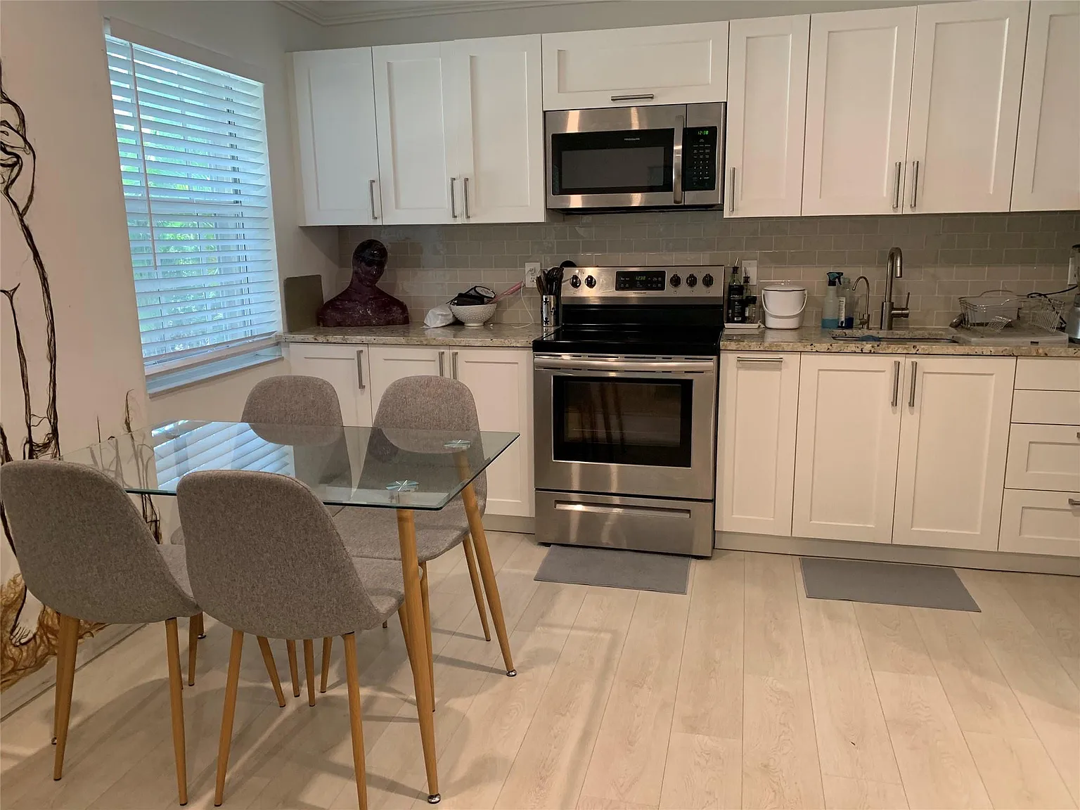 2 bed, 2.0 bath, 710 sqft, $2,600 — Photo 2