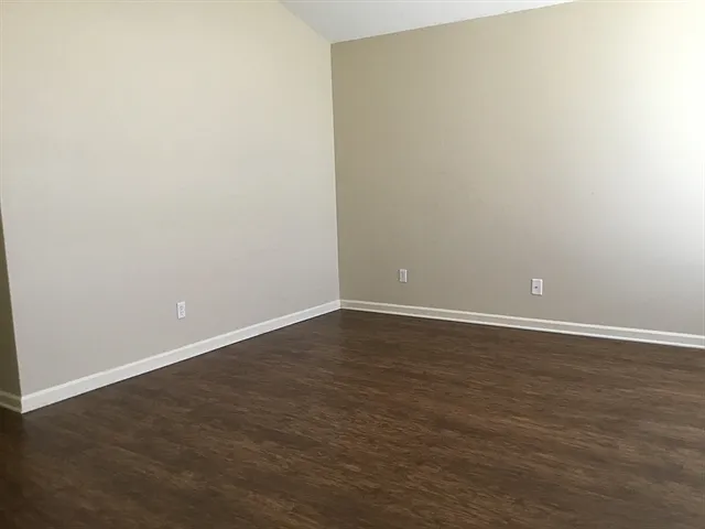 511 Cypress Cv — Photo 6