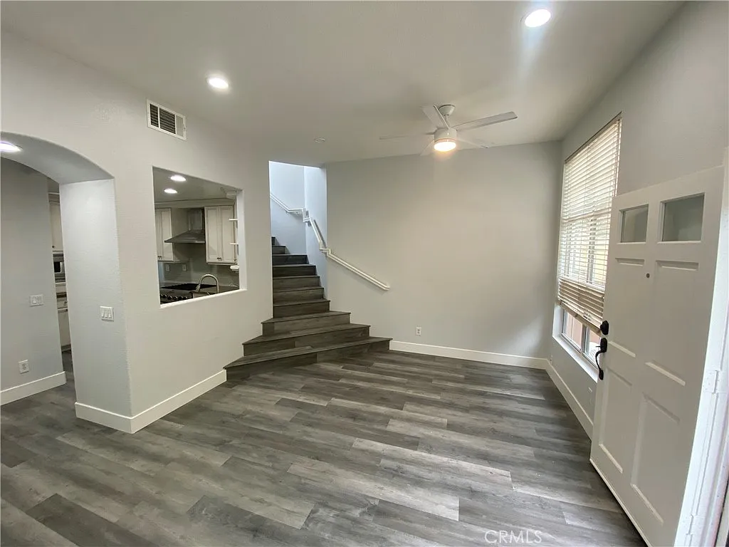 3 bed, 1181 sqft, $3,400 — Photo 3