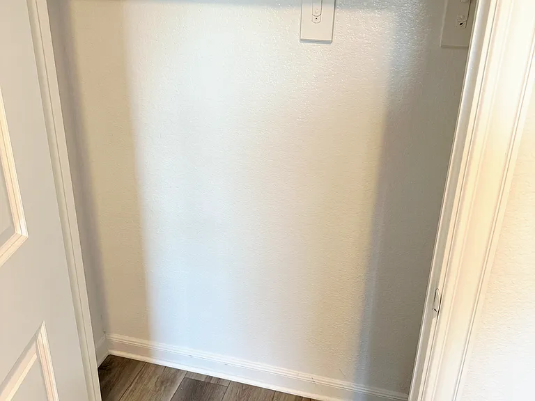 2075 Hartley Dr — Photo 9