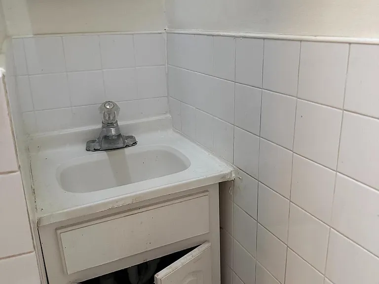 411 Timberlake Rd — Photo 10