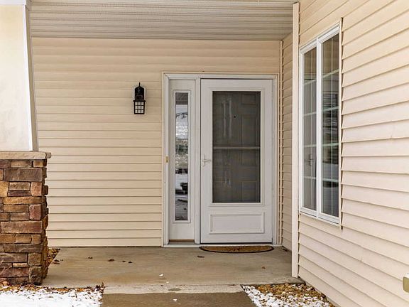 2nd image of 1040 Woodland Dr
