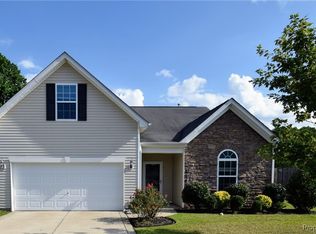 2541 Spinnaker Dr, Hope Mills, NC 28348