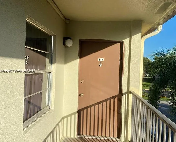 150 SW 134th Way #314R — Photo 2
