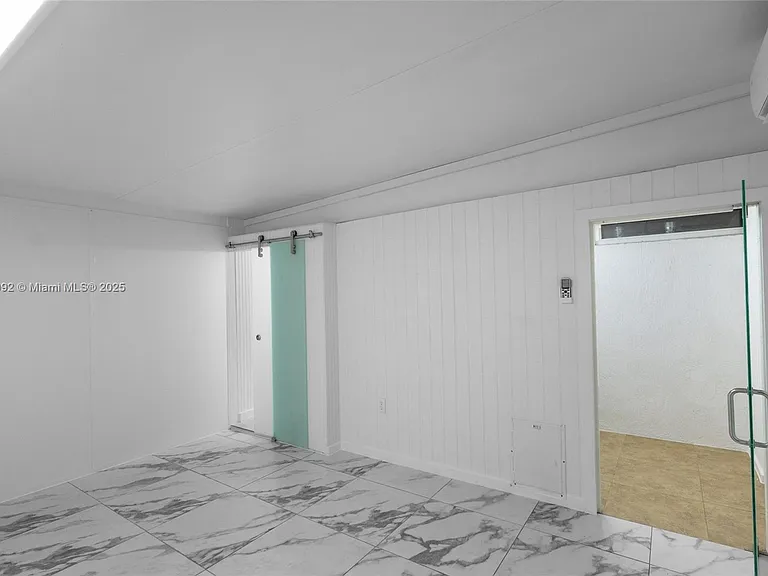 2515 W 65th St — Photo 19