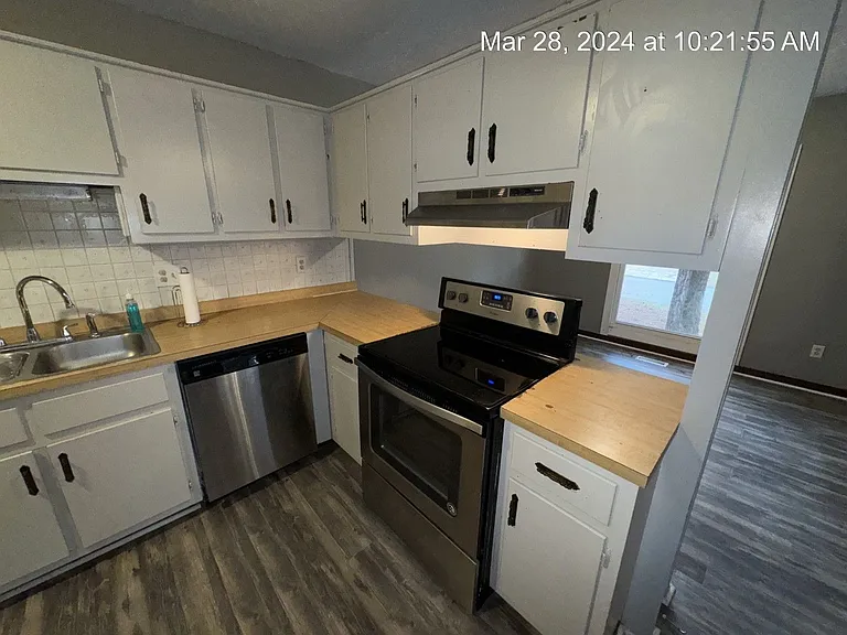 6468 Kelmscot Ct — Photo 8