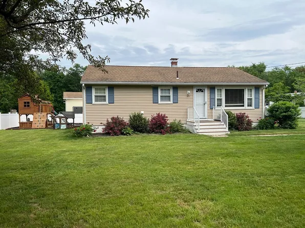 822 Shea St, Fitchburg, MA 01420