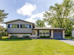 2529 N Walnut Ct, Arlington Heights, IL 60004