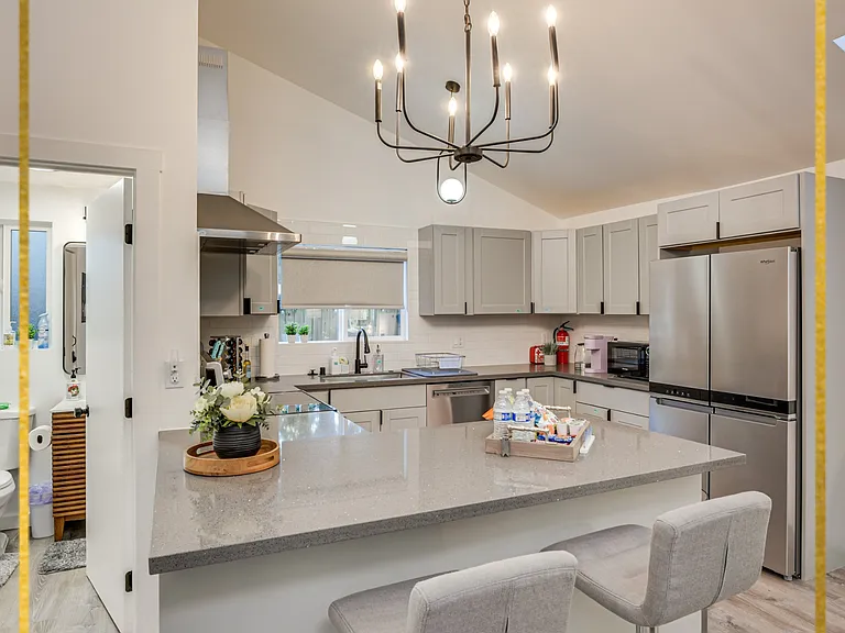 18115 La Verne Dr — Photo 7