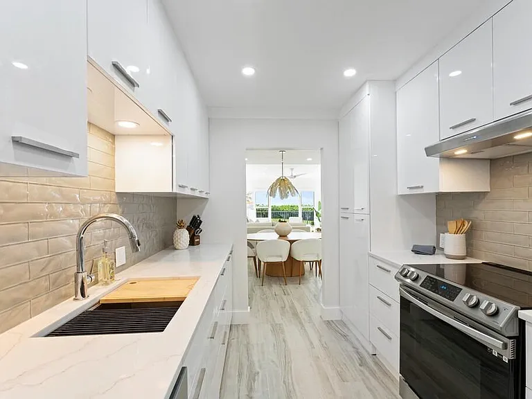 2051 NE Ocean Blvd #C13 — Photo 34