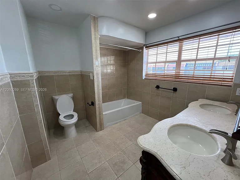 1820 W 72nd Pl — Photo 11