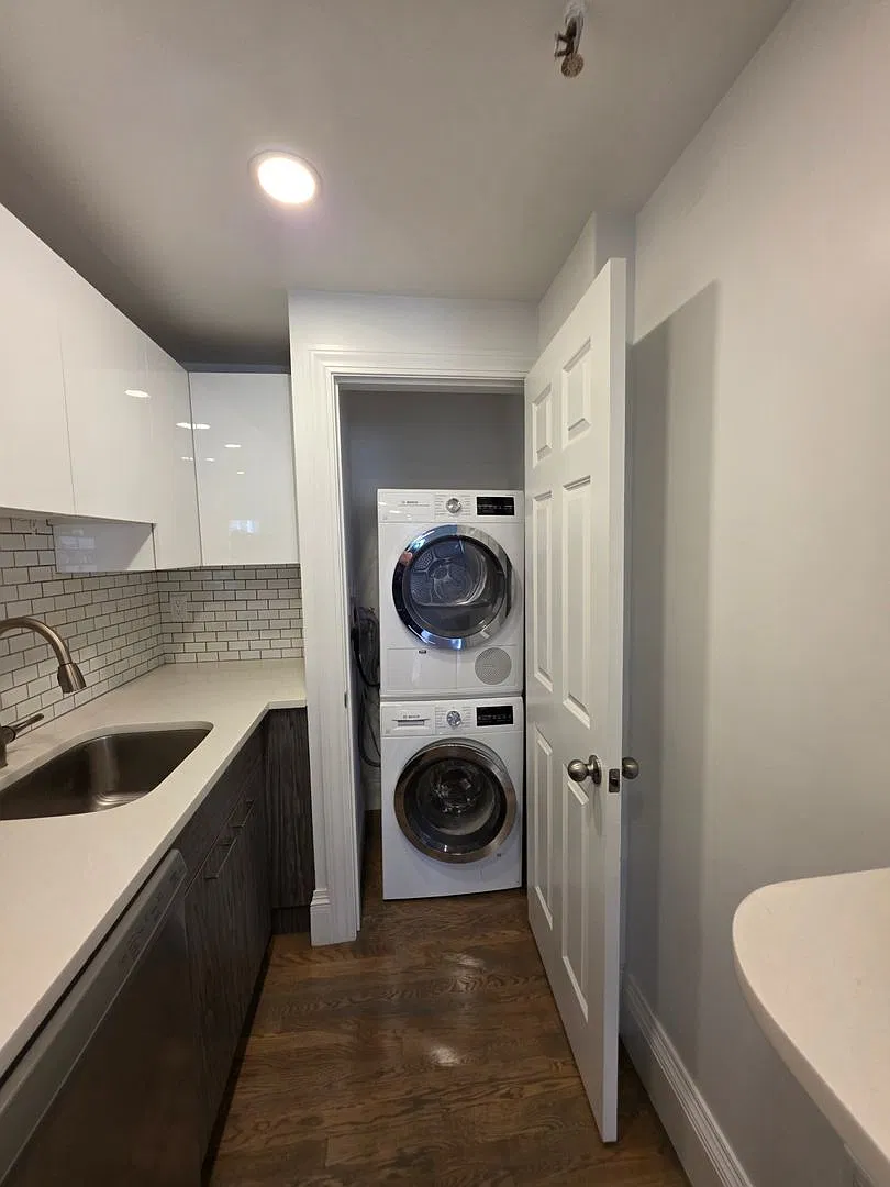 No Brokers Fee, No Security Deposit, In-Unit Washer and Dryer, Heat, Hot Water Included, — Photo 3