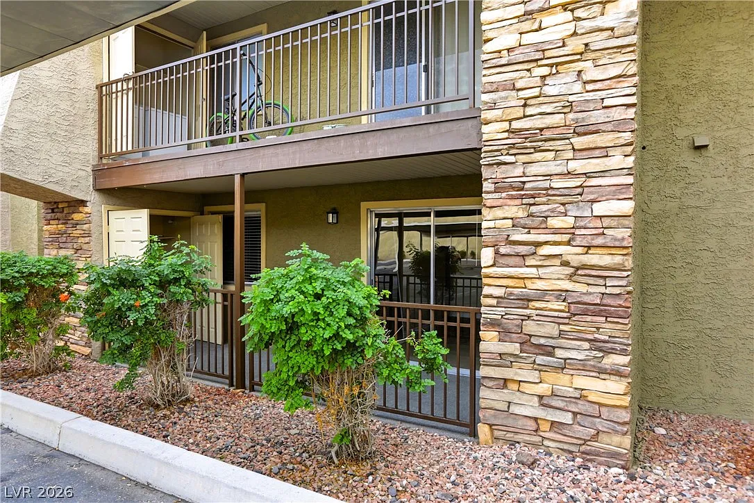 2 bed, 1.0 bath, 816 sqft, $1,225 — Photo 4