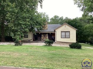 515 NW 35th St, Topeka, KS 66617