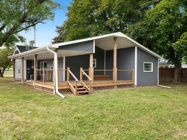 711 S 3rd St, Oregon, IL 61061