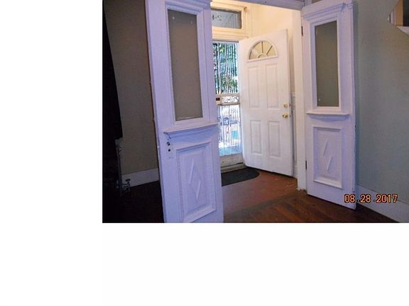 5th image of 2421 W Hagert St