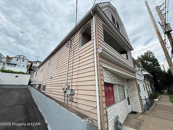 2nd image of 728 N Washington St