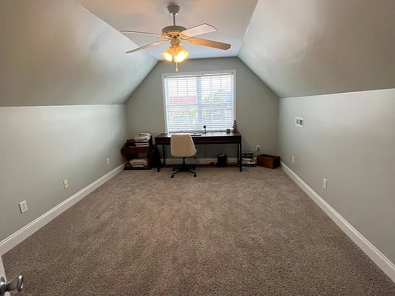 642 Hillside Dr — Photo 25